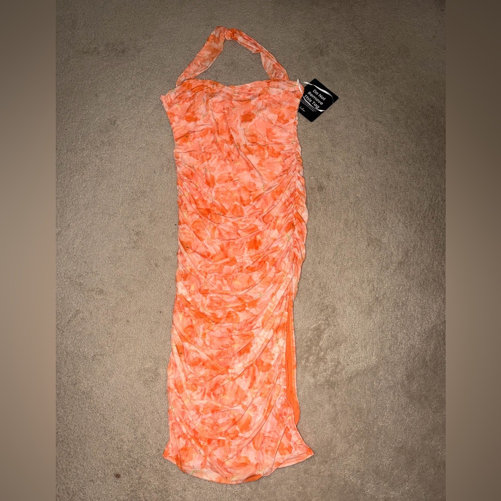 Lulus halter body con dress